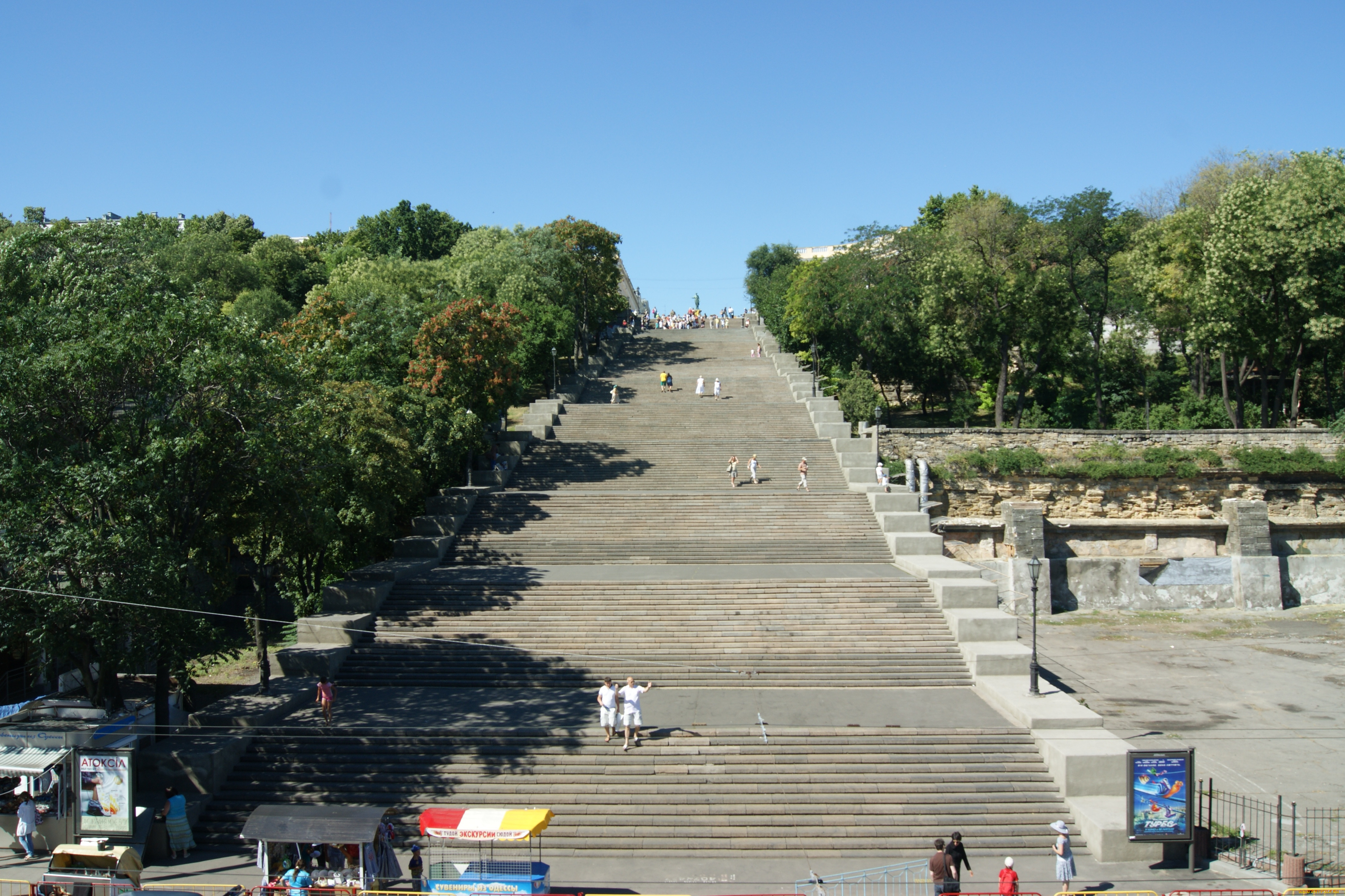 Памятник в Одессе на Потемкинской лестнице